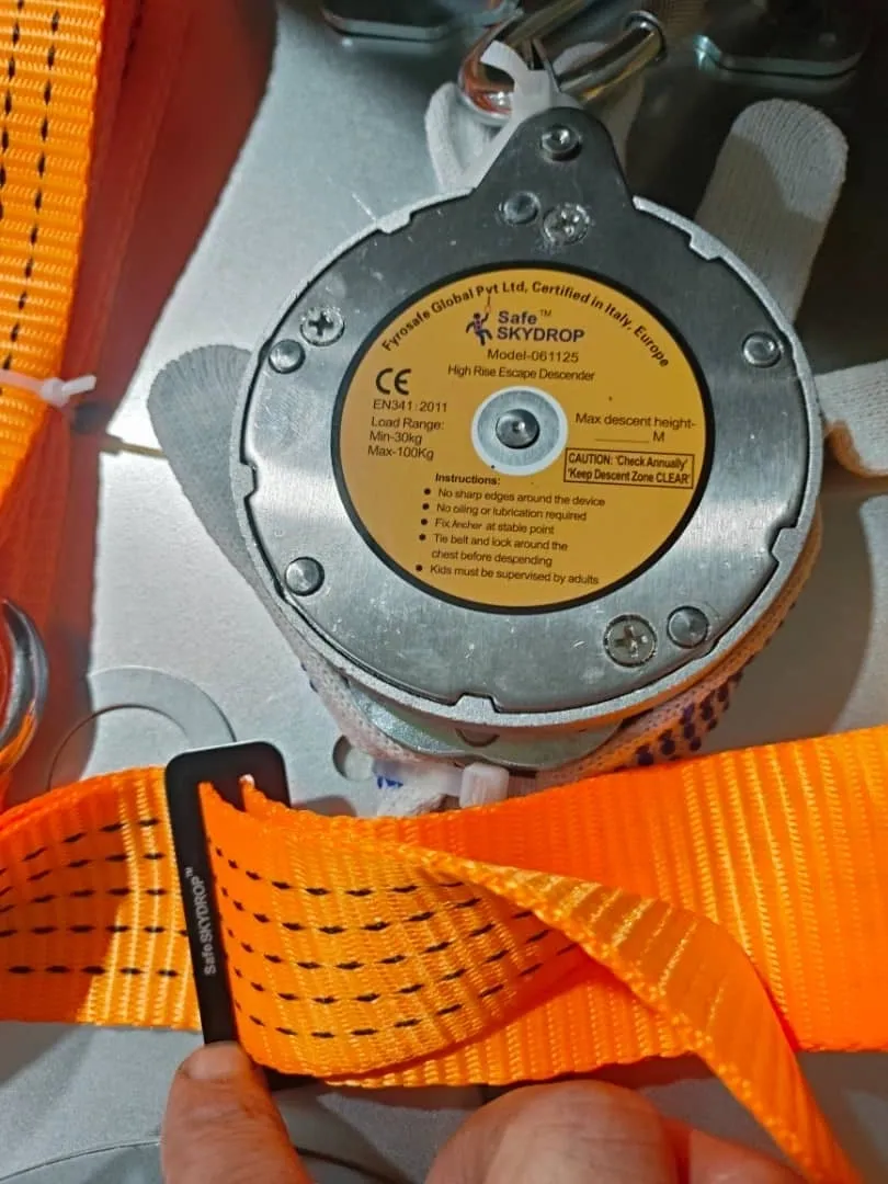 Close-up of the mechanical descent device and harness